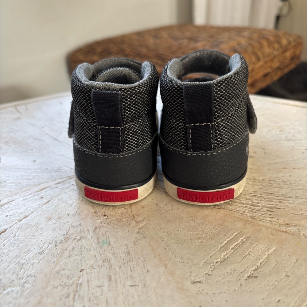 See Kai Run adjustable shoes.  size toddler 7
